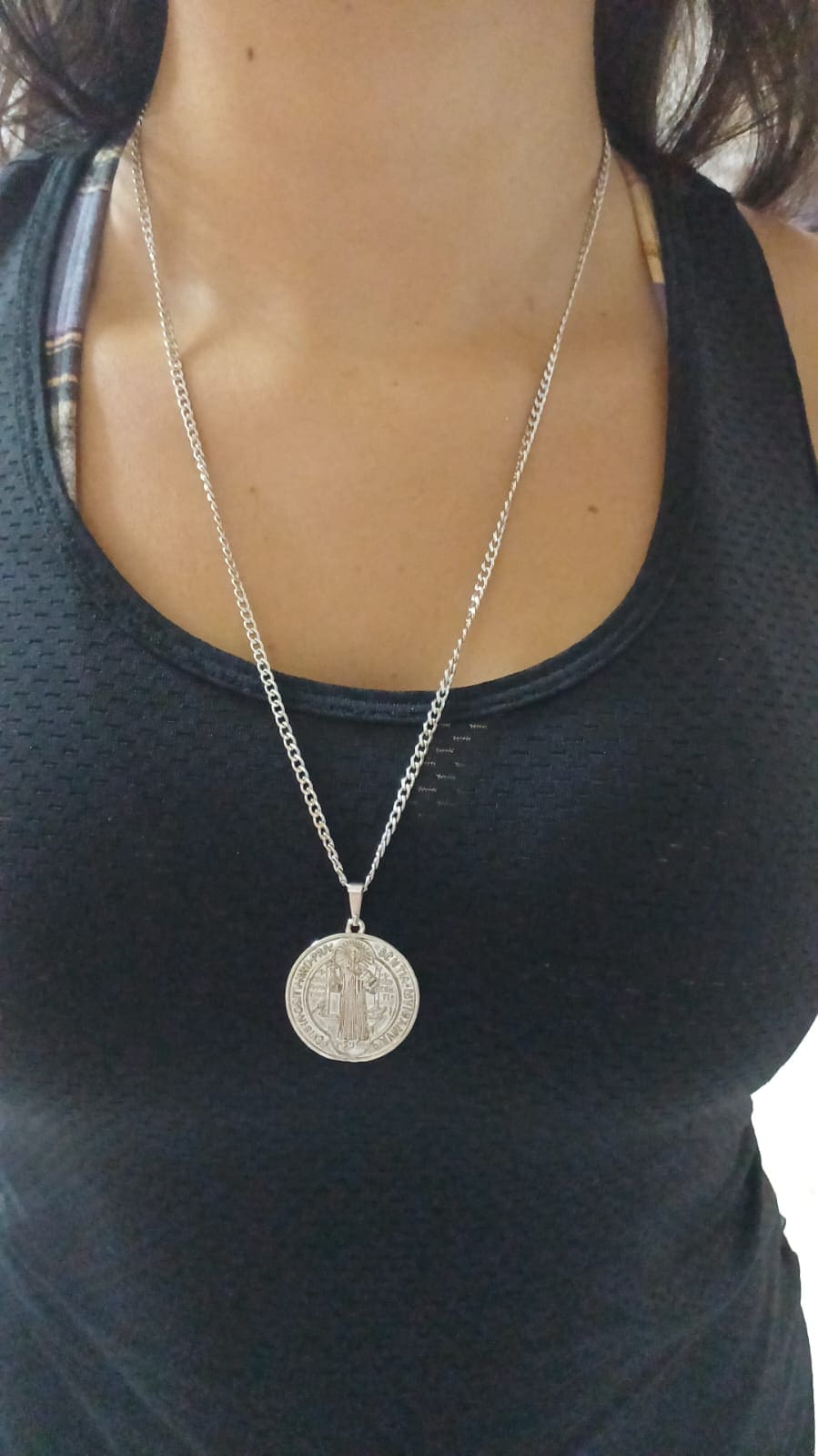 Maria Fernanda com colar de São Bento